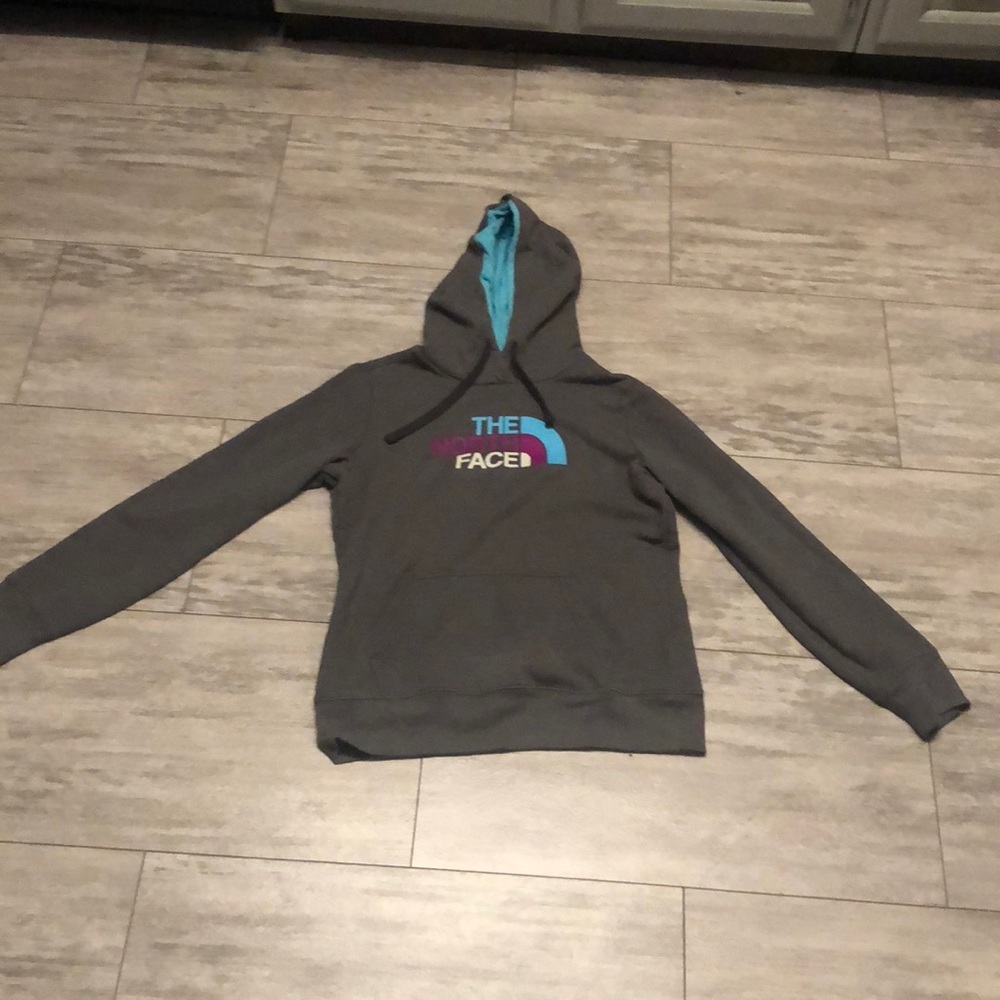 Women’s north face hoodie.